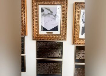 Trump gets fresh digs in at Biden, Obama with new plaques added to White House Presidential Walk of Fame